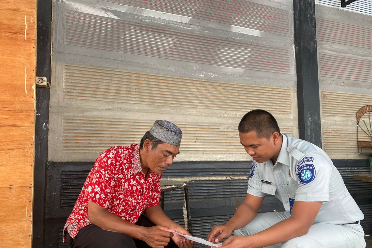 Jasa Raharja Banten serahkan santunan korban kecelakaan lalu lintas di Kp Rengat Pandeglang