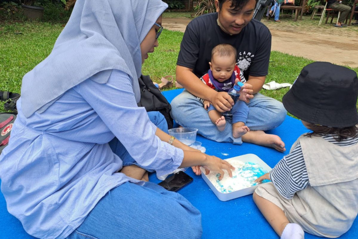 Manfaat bermain dari "problem solving" hingga latih bahasa