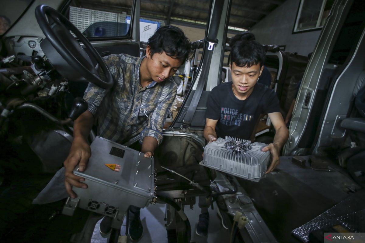 Pemkot Semarang tambah dua mobil listrik tahun ini