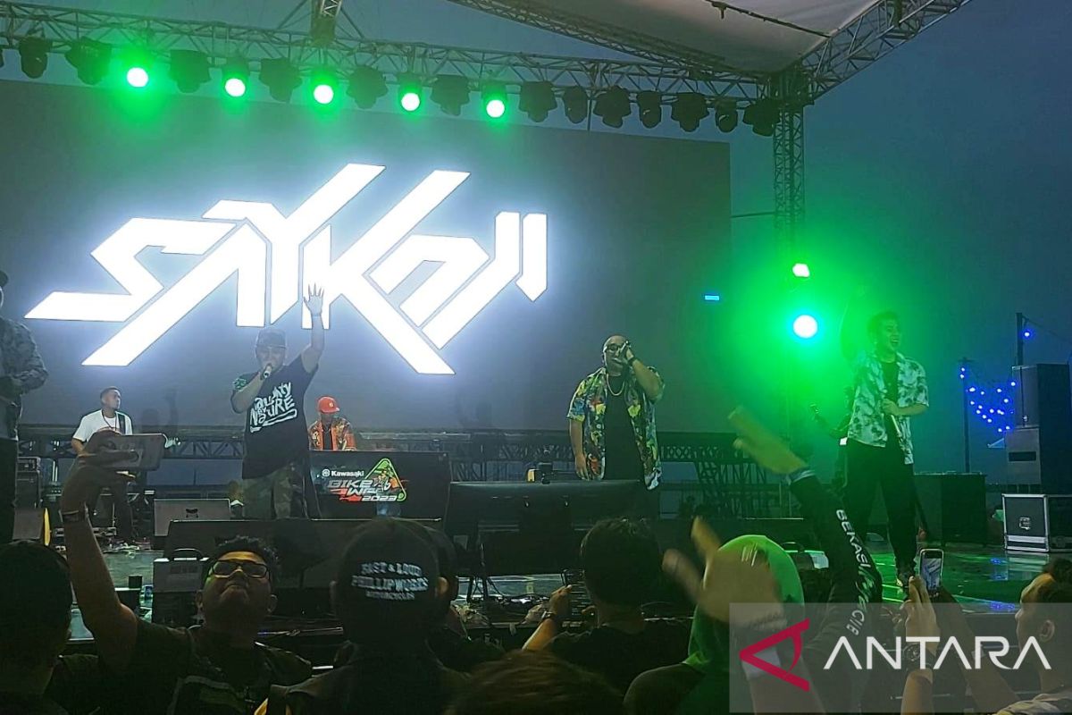 Saykoji hibur pengunjung Pantai Festival Ancol