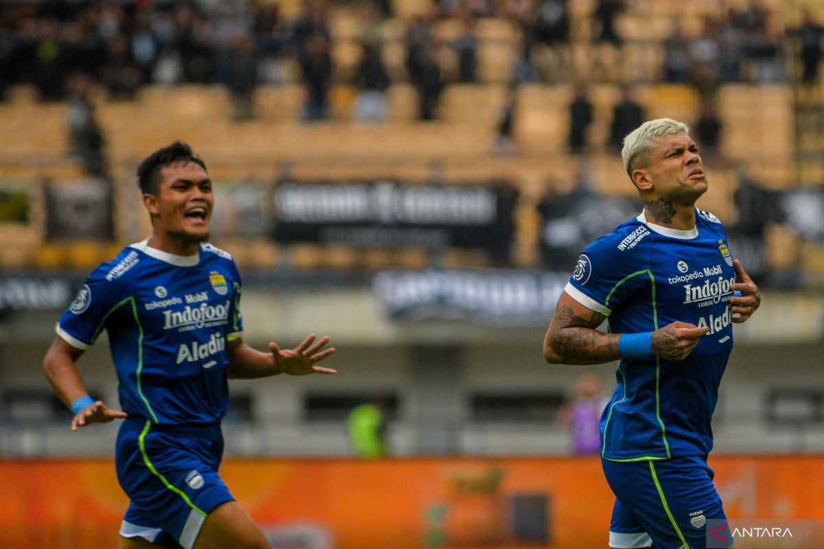 Liga 1- Dua gol Ciro Alves bawa Persib ke puncak klasemen