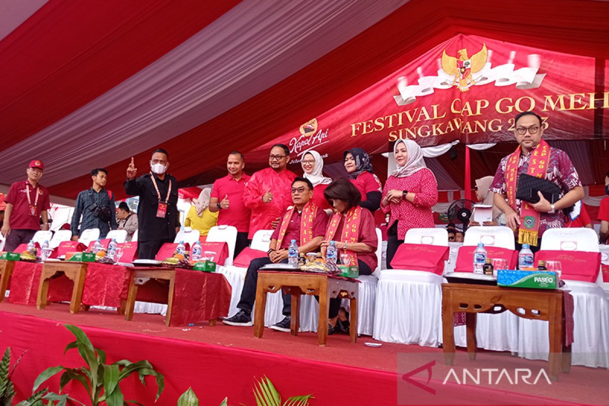 Kepala Staf Presiden buka  Festival Cap Go Meh Singkawang