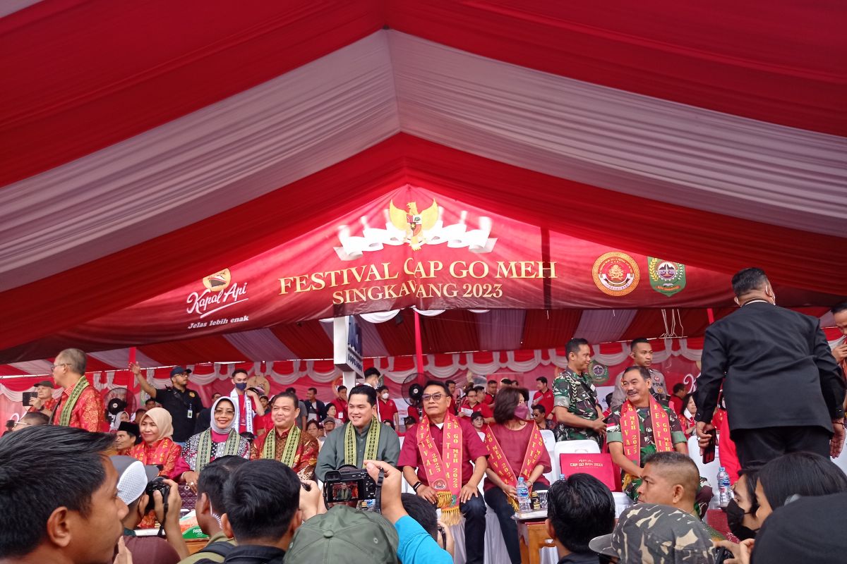 Moeldoko dan Erick Thohir hadiri Festival Cap Go Meh di Kota Singkawang