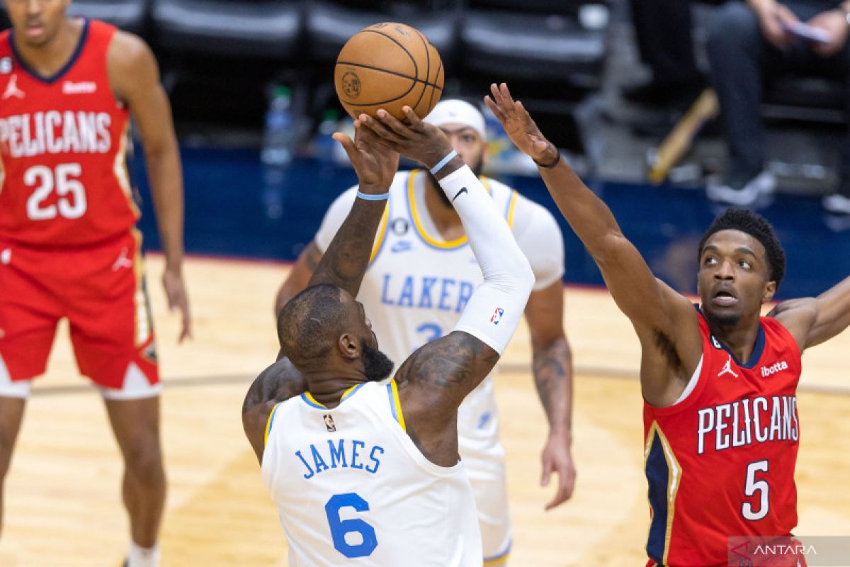 Meski Lakers dilibas Pelicans, LeBron James kian dekat pecahkan rekor