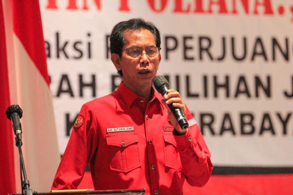 Kader PDIP sambut kedatangan Megawati Soekarnoputri di Surabaya
