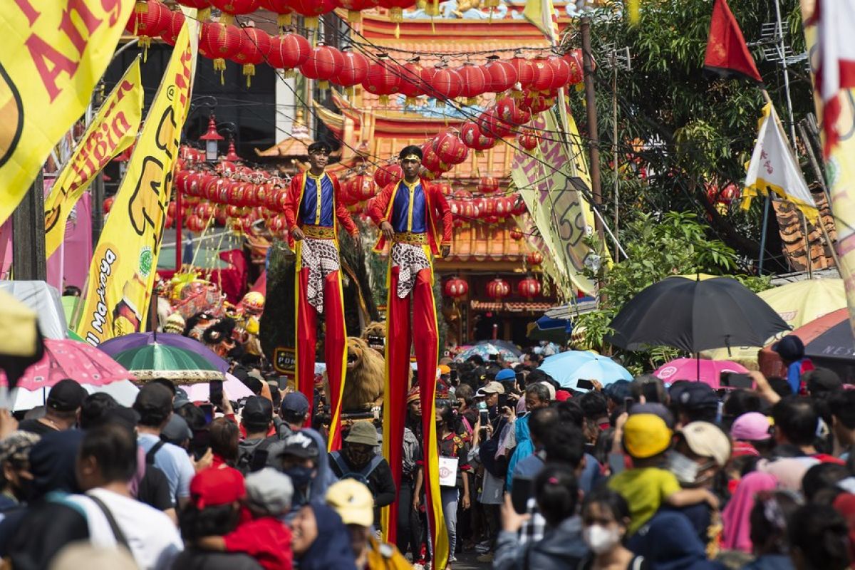 Menengok perayaan Festival Lampion di Indonesia