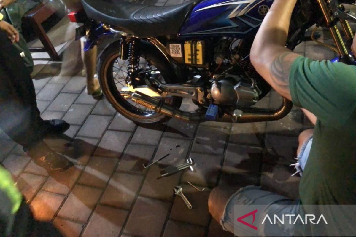 Satlantas Polres Jembrana razia dan musnahkan knalpot brong