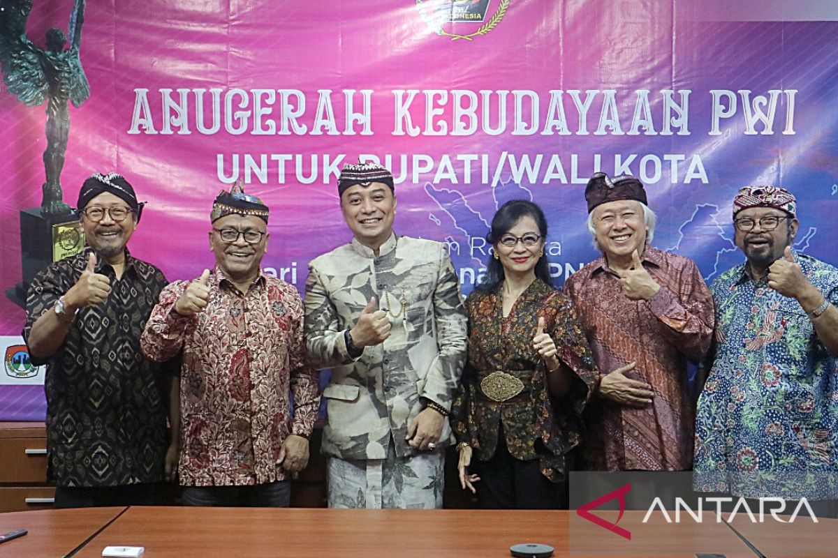 Bedah rumah antarkan Wali Kota Surabaya raih Anugerah Kebudayaan PWI