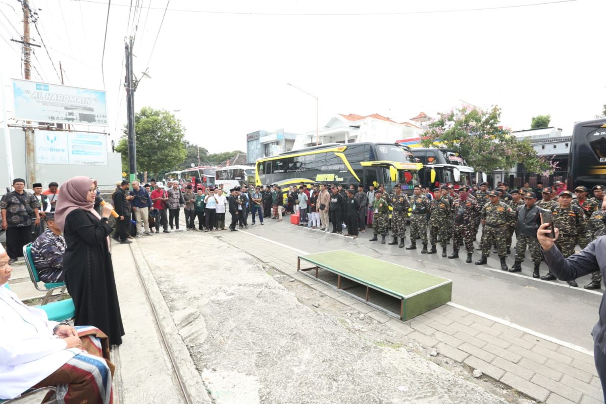 Seabad NU, Bupati Banyuwangi berangkatkan 1.743 warga nahdliyin ke Sidoarjo