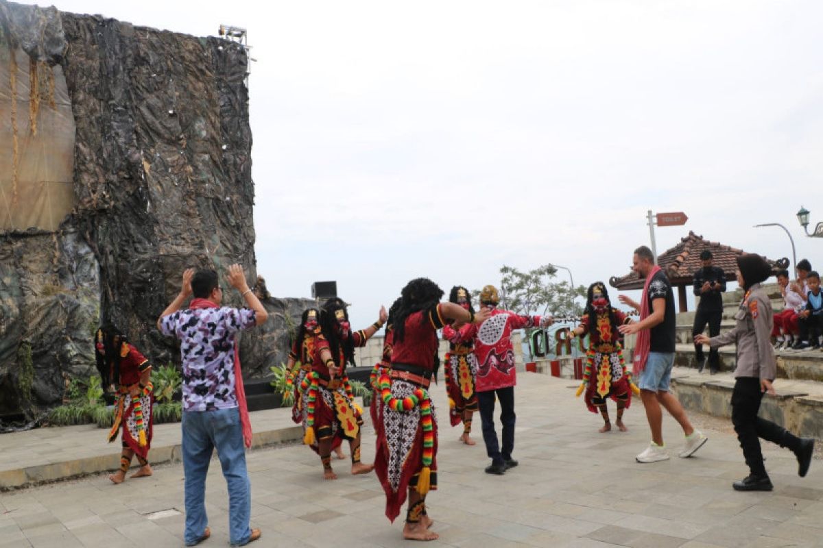 Delegasi tiga negara peserta ATF mengikuti post tour di Kulon Progo