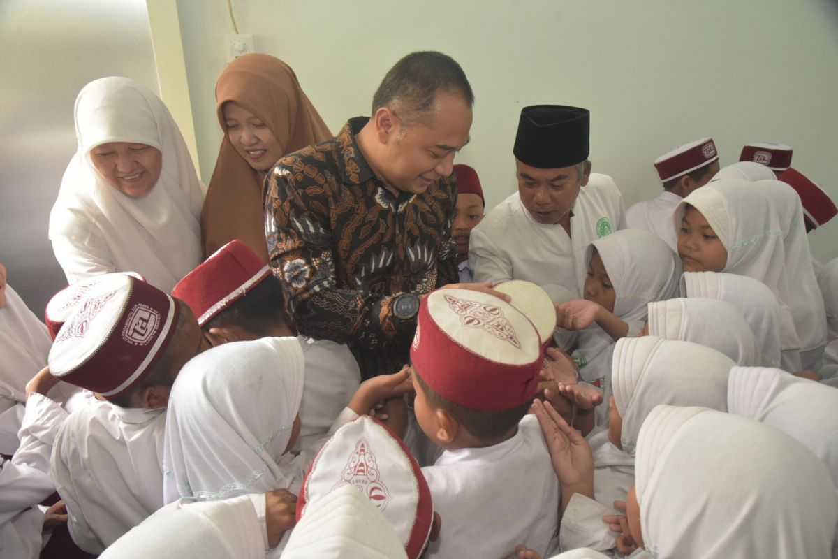 Wali Kota pastikan IMB SD-MI Cokroaminoto Surabaya segera keluar