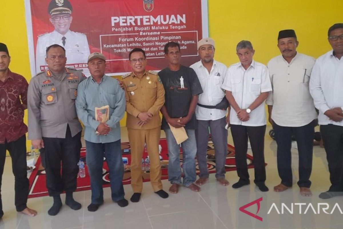 Pj Bupati Maluku Tengah  mediasi damai warga Hitu dan Wakal