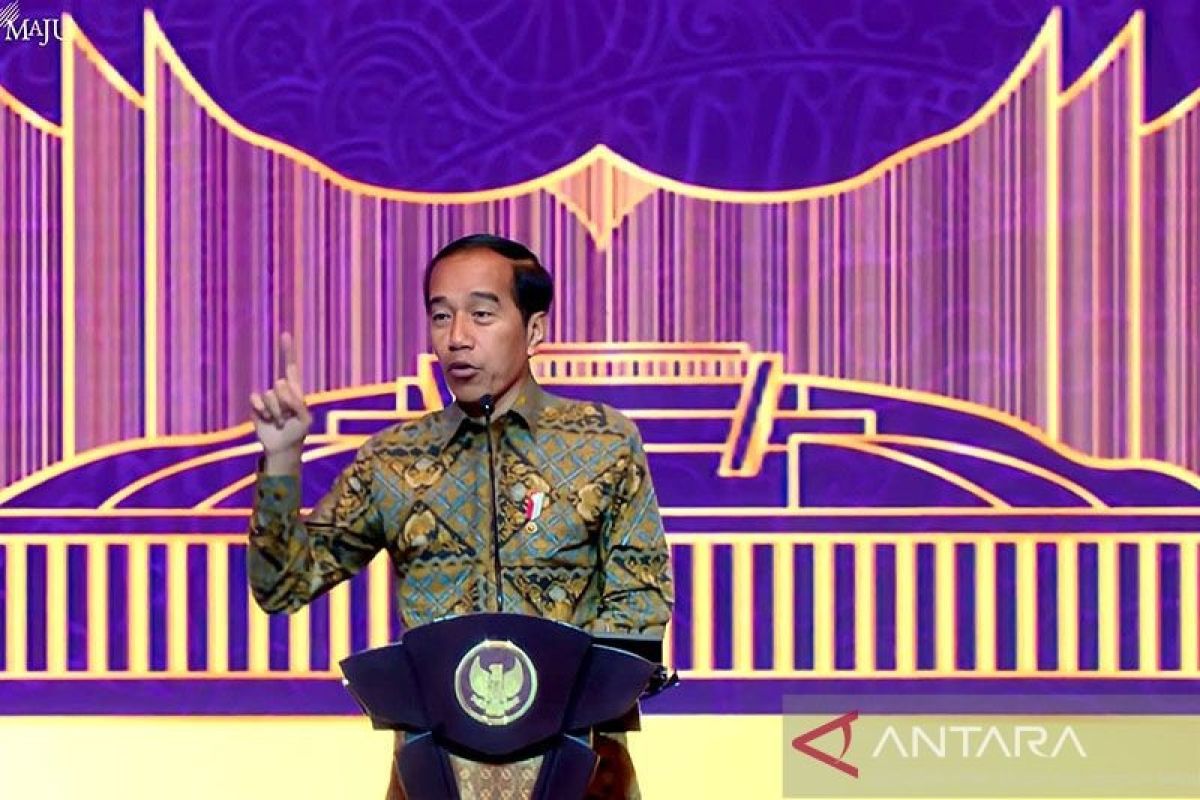 Presiden Jokowi minta pengawasan terhadap asuransi dan pinjol lebih intensif