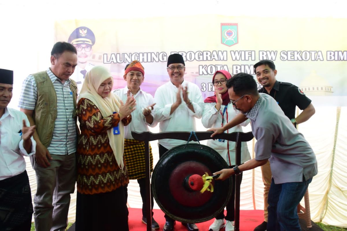 Pemkot Bima NTB pasang wifi gratis di 212 RW