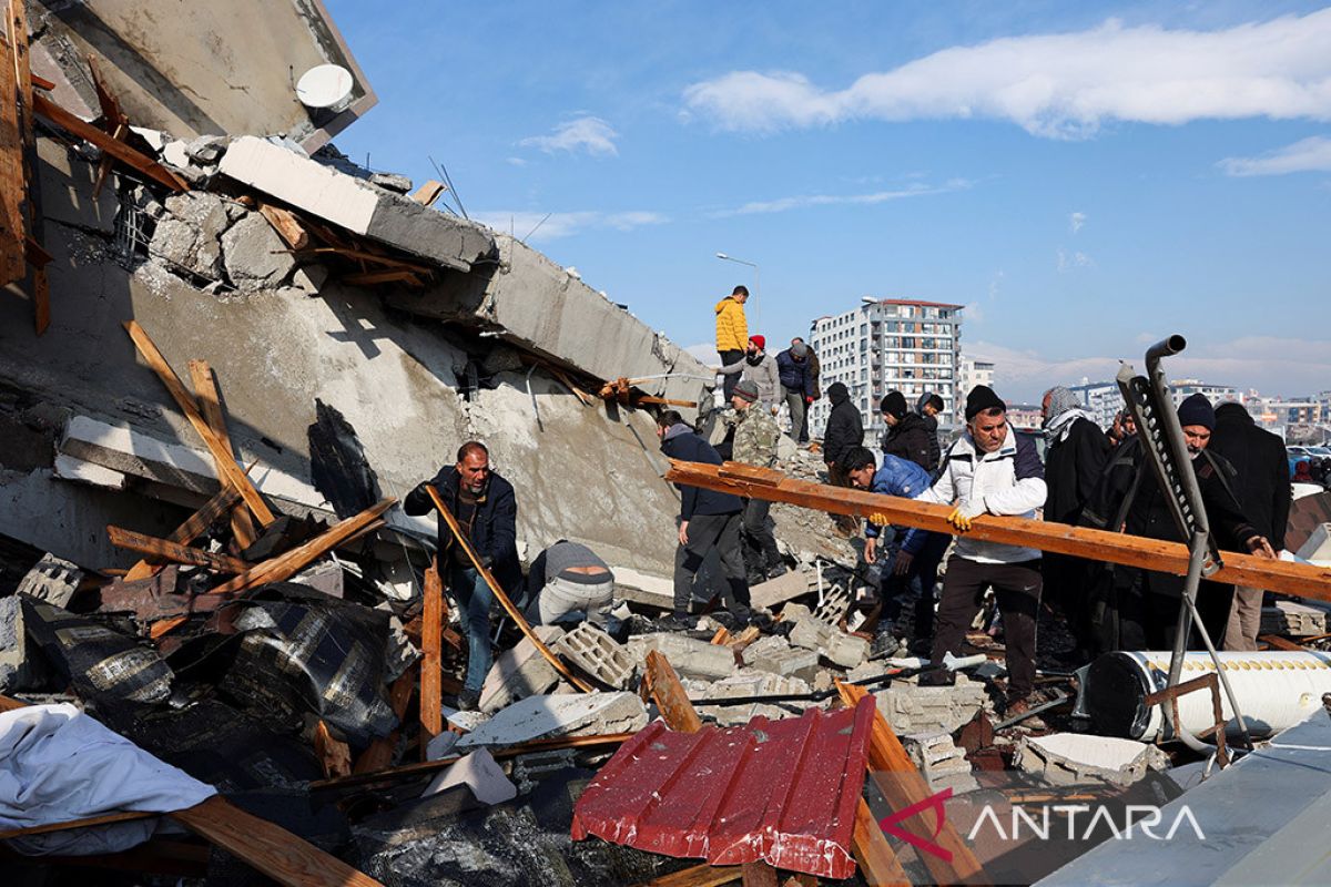 Korban tewas akibat gempa Turki sudah 5.000 lebih