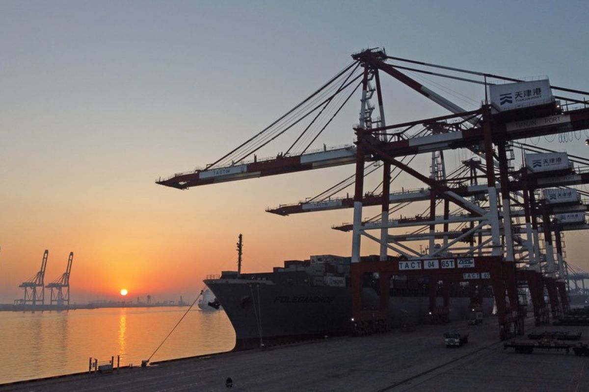 Pelabuhan Tianjin catat lebih dari 1,73 juta TEU throughput peti kemas