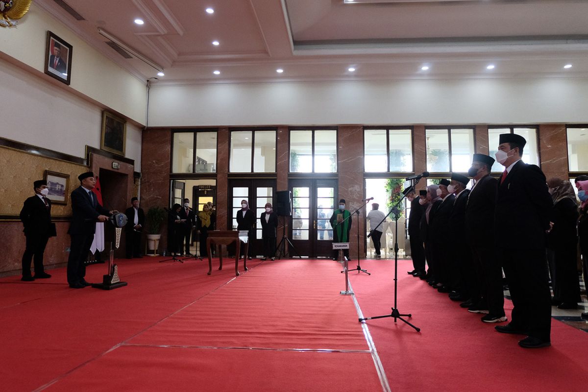Eri Cahyadi rotasi 35 pejabat Pemkot Surabaya lewat sistem merit