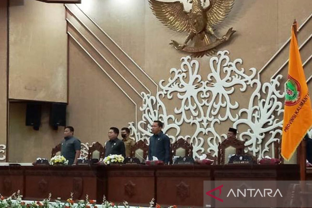 Seluruh Fraksi di DPRD Kalteng setuju melanjutkan pembahasan dua raperda