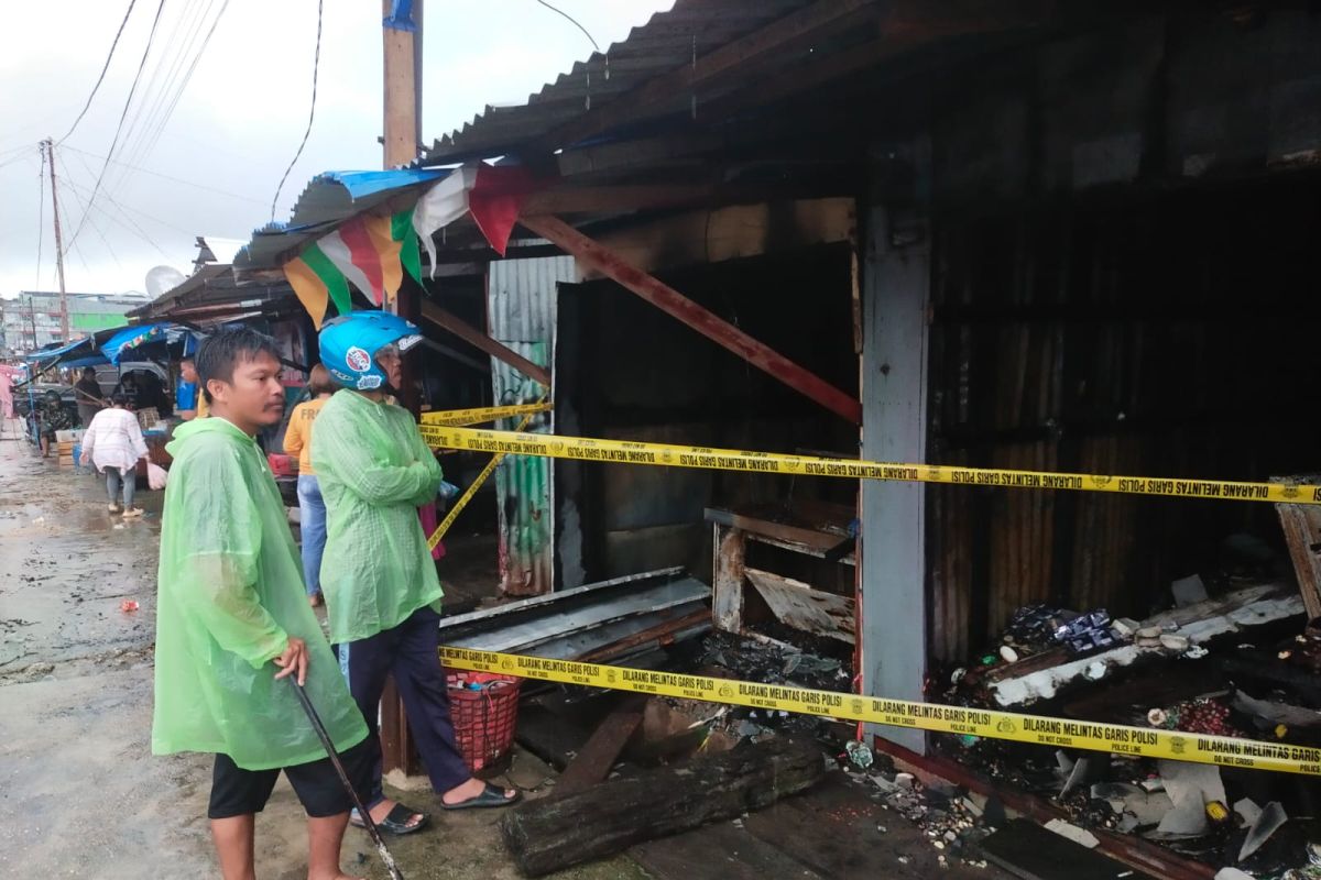 Polisi selidiki penyebab kebakaran tiga ruko di pasar Saumlaki