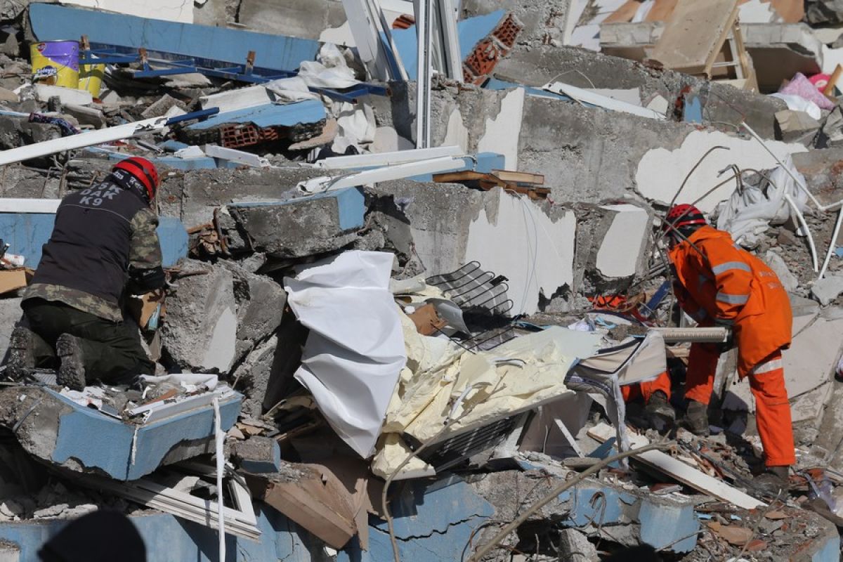 Korban jiwa akibat gempa dahsyat Turki dan Suriah tembus angka 8.000