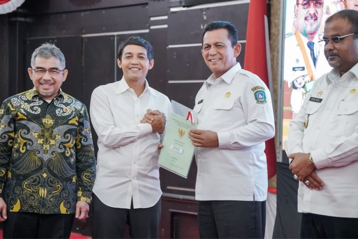 Wamen ATR/BPN serahkan sertipikat tanah jembatan Batam-Bintan