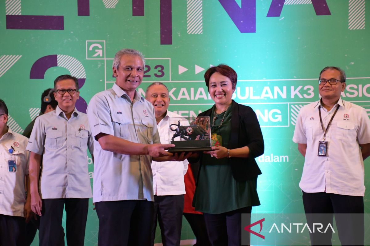 Seminar K3, Semen Padang hadirkan ahli gizi Indonesia, Rita Ramayulis