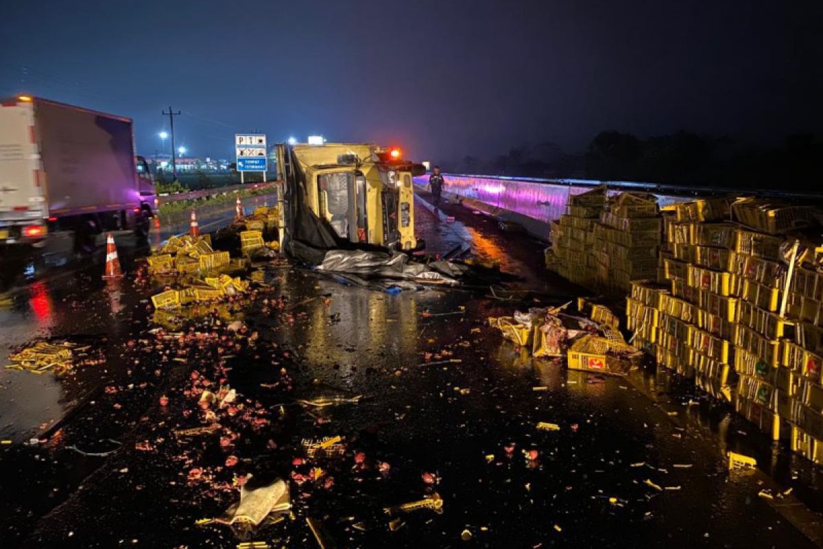 Satu tewas setelah truk tabrak truk di Tol Batang-Pemalang