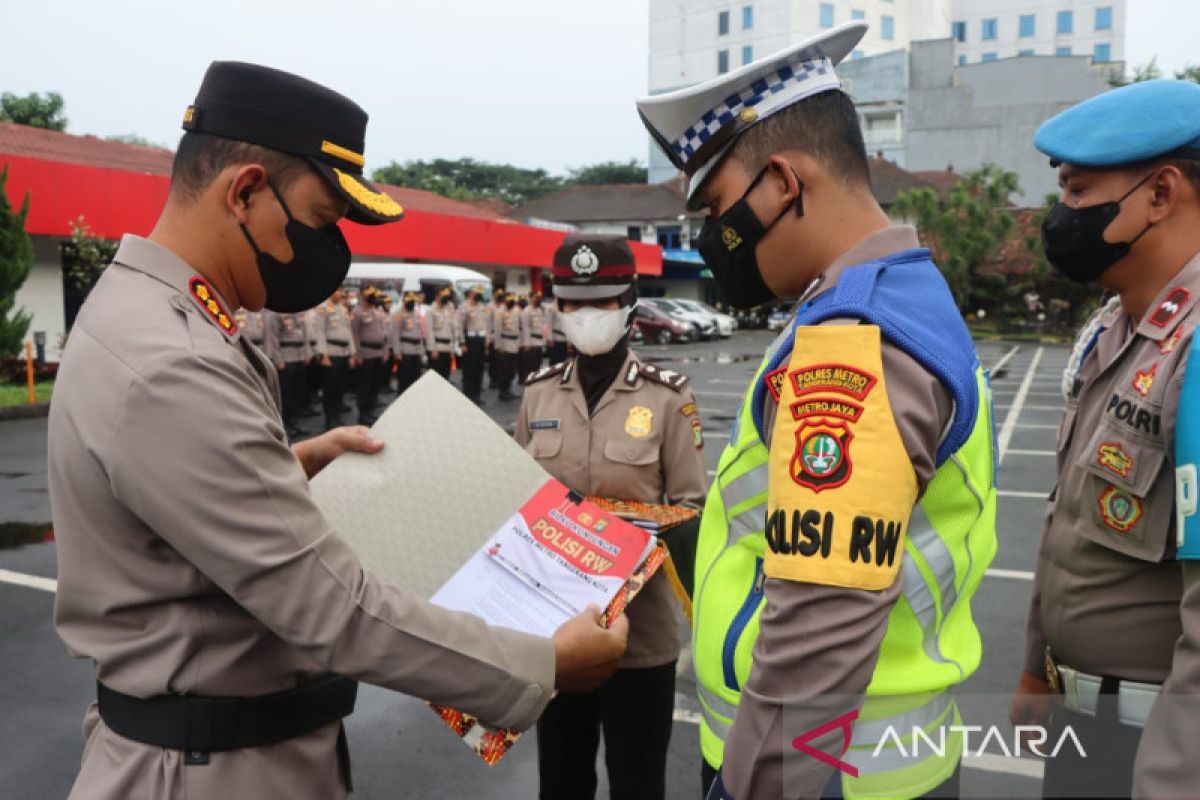 Polres Metro Tangerang kukuhkan 1.320 personel jadi polisi RW