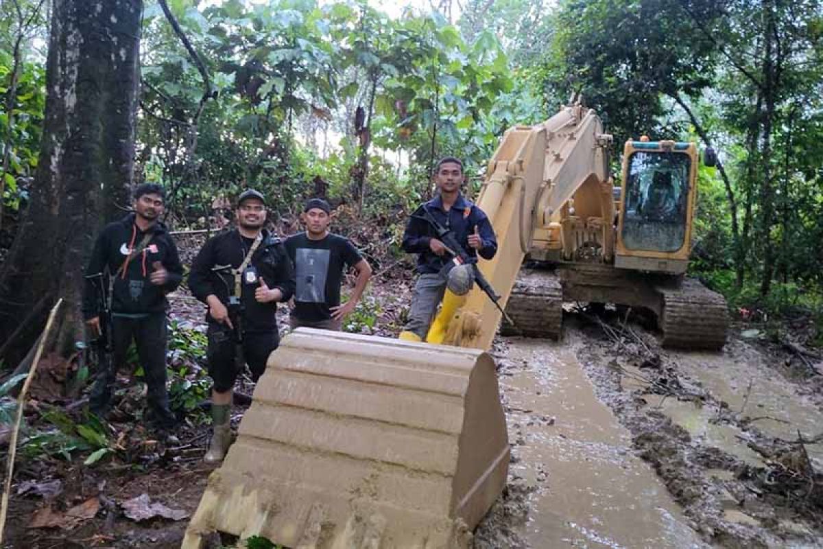 Tim Ditreskrimsus Polda Aceh tangkap tujuh penambang emas ilegal