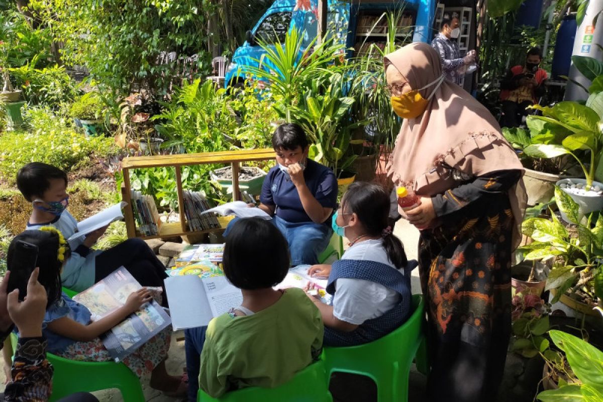 530 taman bacaan masyarakat kuatkan literasi tersebar di Surabaya