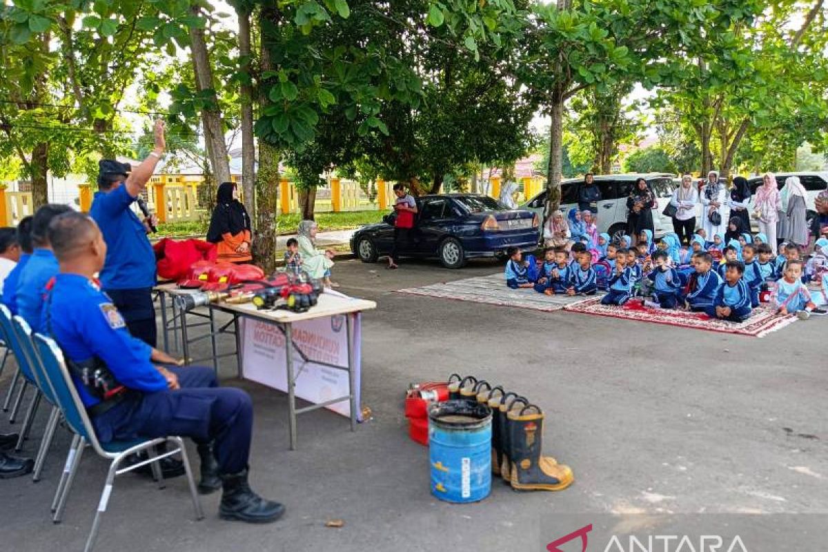 Puluhan anak TK dan SD di Pasaman Barat ikut simulasi pencegahan kebakaran