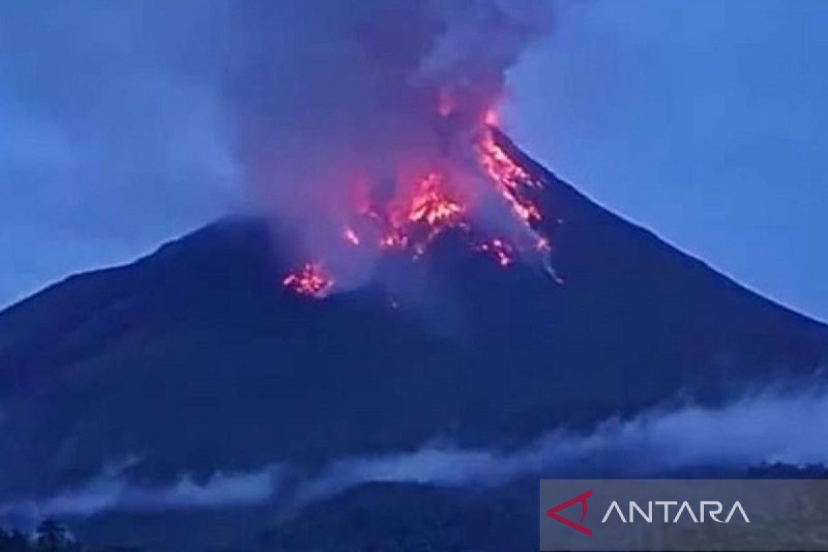Luncuran lava pijar Gunung Karangetang capai 1.500 meter