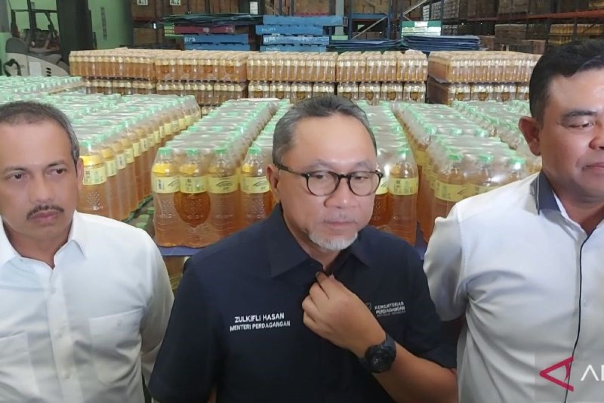 Mendag Zulkifli Hasan temukan 500 ton MinyaKita dan stok beras aman