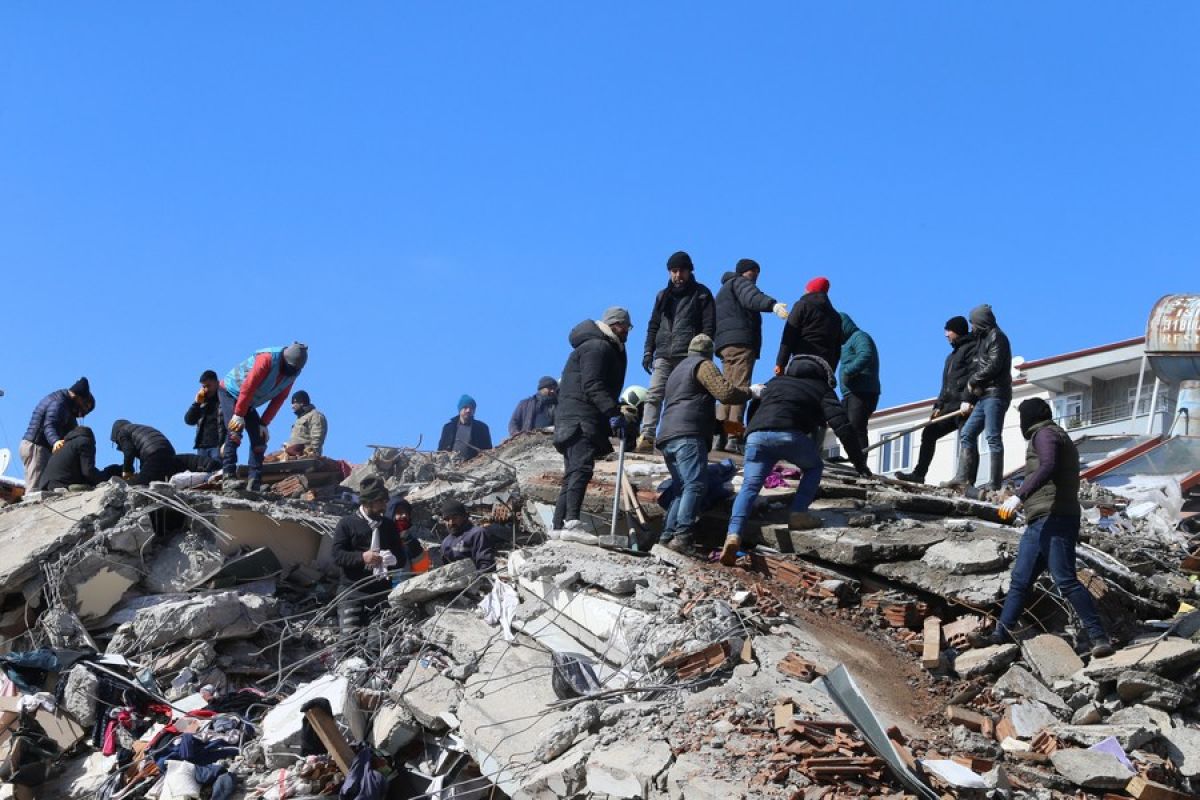 Korban jiwa akibat gempa dahsyat di Turki-Suriah tembus angka 15.000