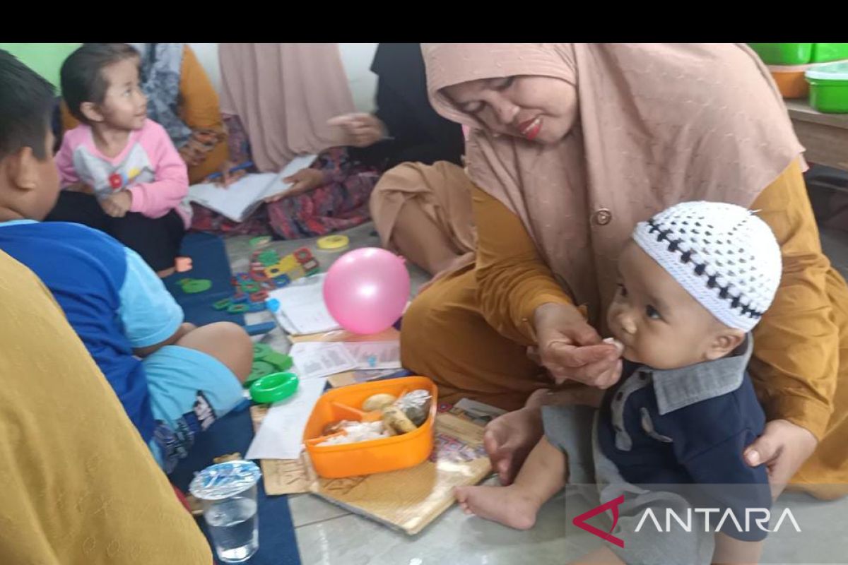 Kalsel kemarin, balita dapat makanan tambahan cegah stunting hingga kades update data kemiskinan