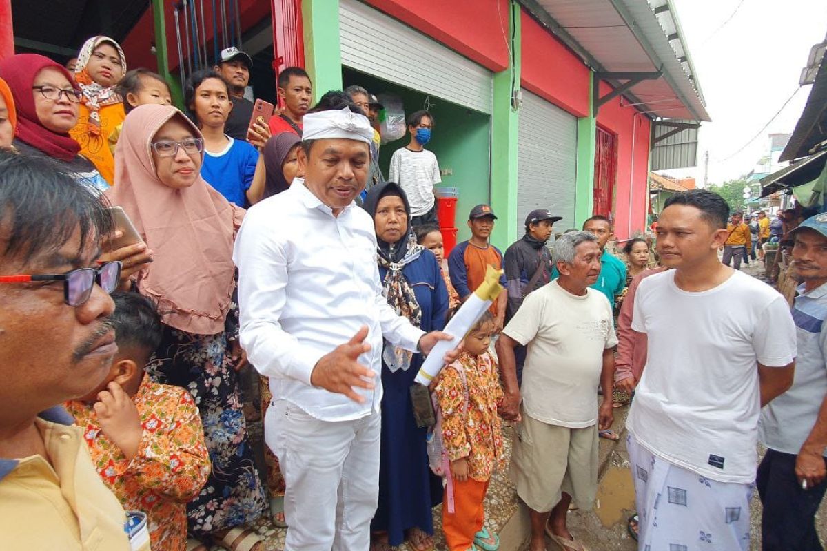 Dedi Mulyadi atasi kekisruhan antara warga dengan pengelola pasar di Subang