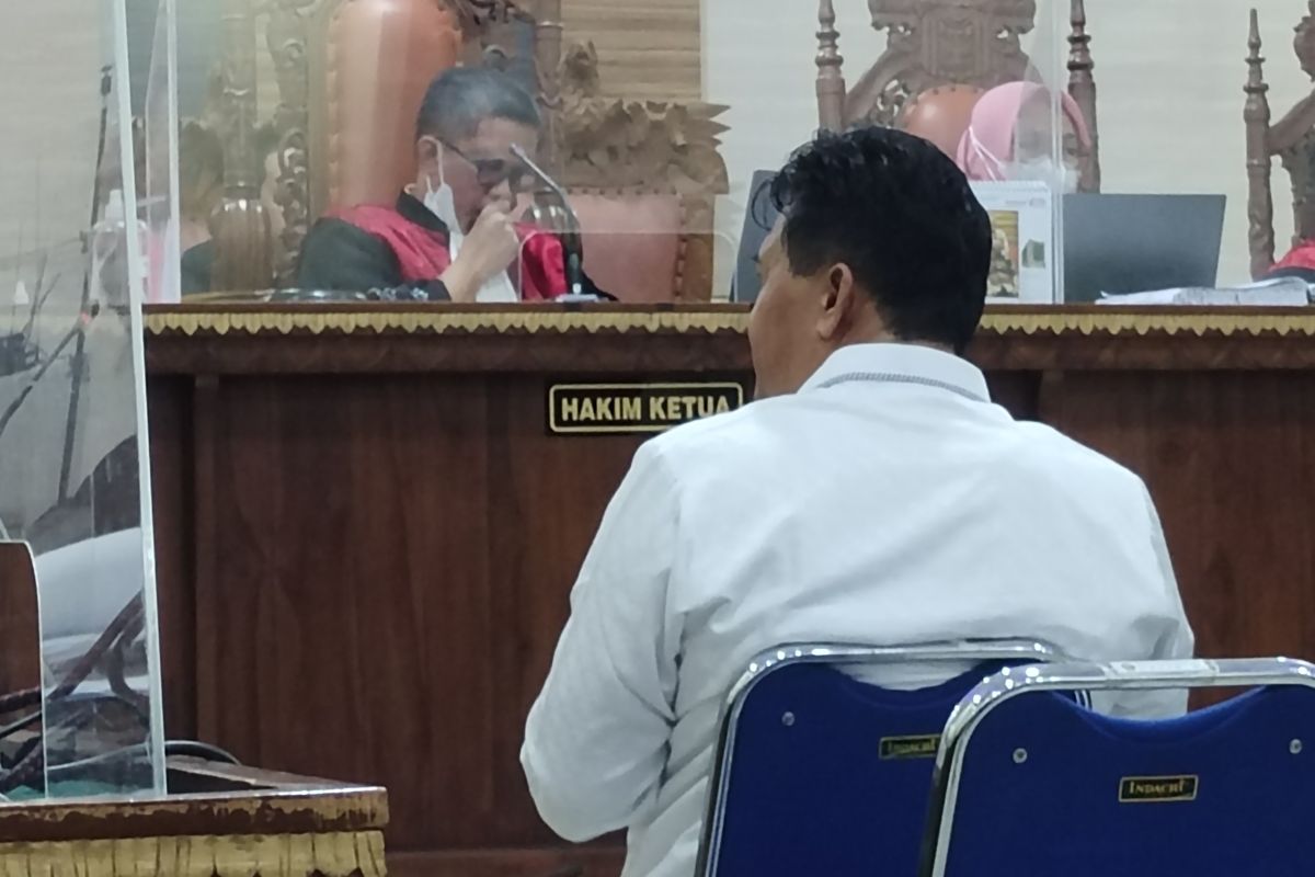 Hakim pertanyakan kriteria kelulusan ke mantan Rektor Unri