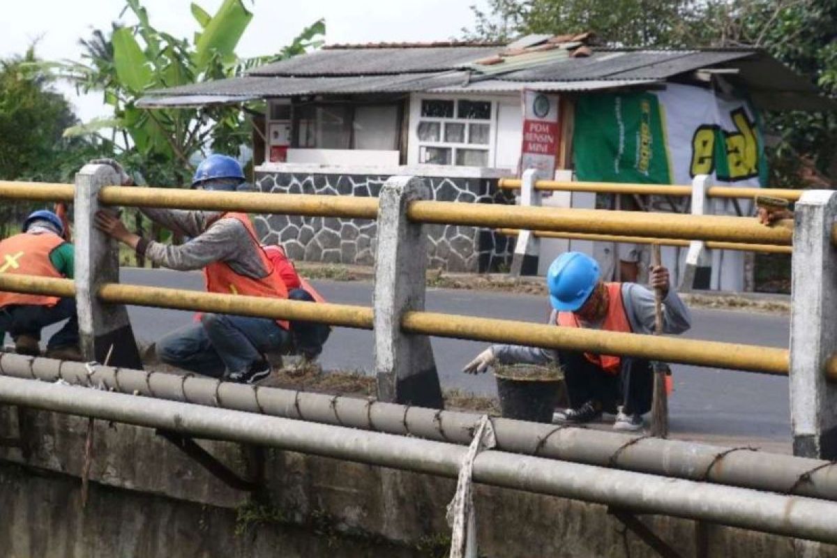 Kementerian PUPR menargetkan padat karya jalan dan jembatan 2023 serap 80 ribu orang