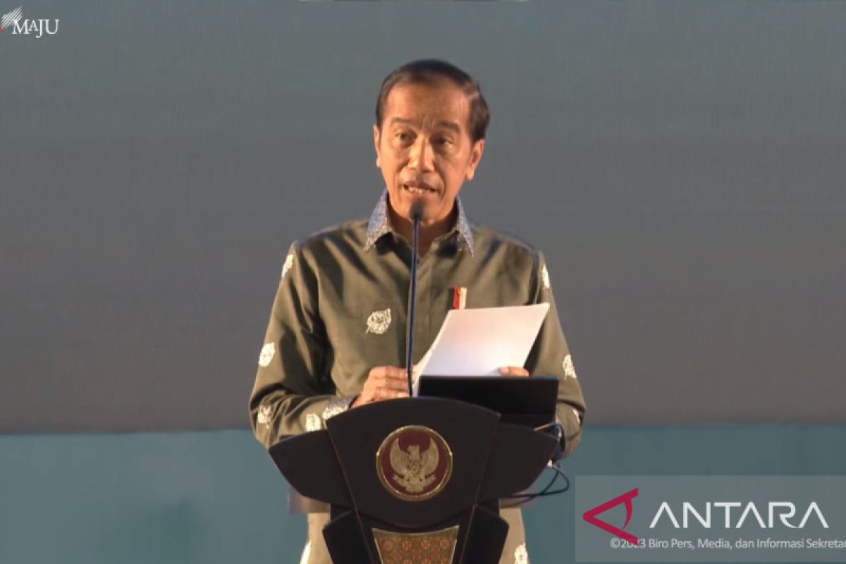 Jokowi urges mainstream media to become clearing house of information