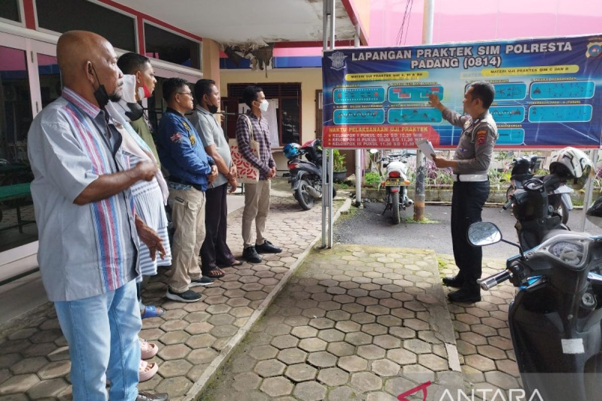 Polresta Padang gulirkan program belajar gratis bagi pemohon SIM