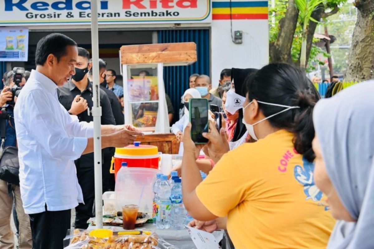 Jokowi ajak sejumlah pemred blusukan pasar di Kota Medan