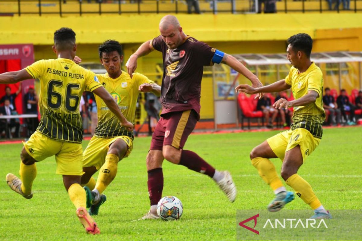 Sepak bola: PSM Makassar taklukkan Barito Putera 4-1