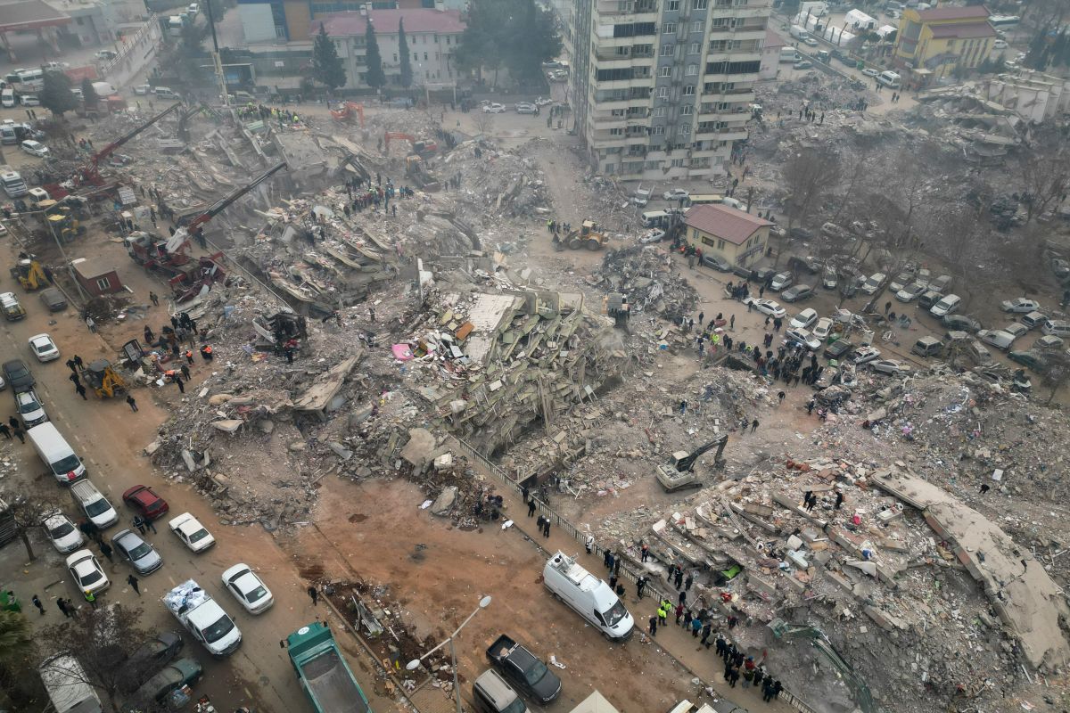 Turki berpacu waktu selamatkan korban gempa