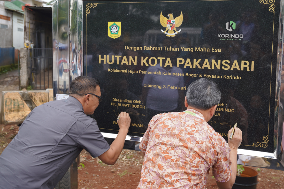 Korindo Foundation hands over the urban forest management to Bogor Regency government