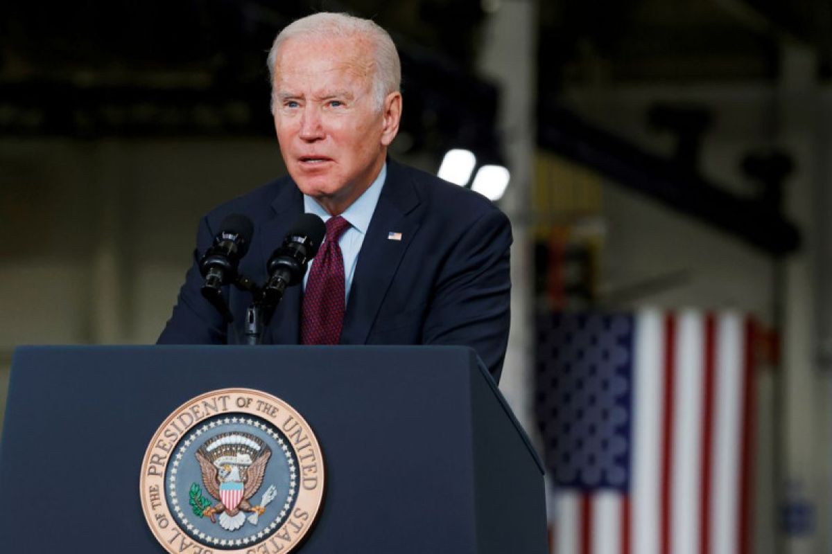 Biden berencana membatasi investasi perusahaan AS di teknologi China