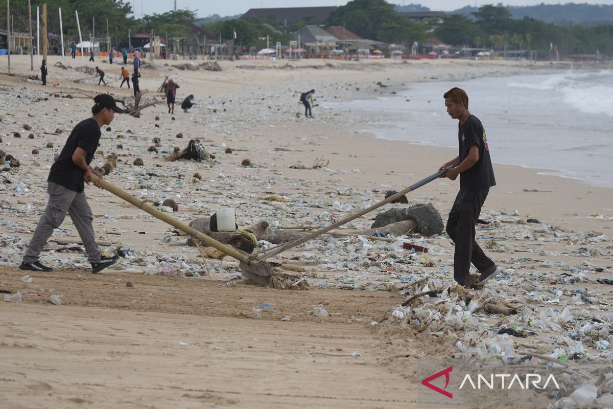 BMKG prakirakan hujan lebat dan angin kencang terpa Bali sampai 17 Februari