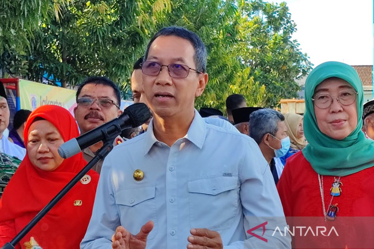 Hoaks! Pj Gubernur DKI Heru Budi diamuk massa hingga terluka