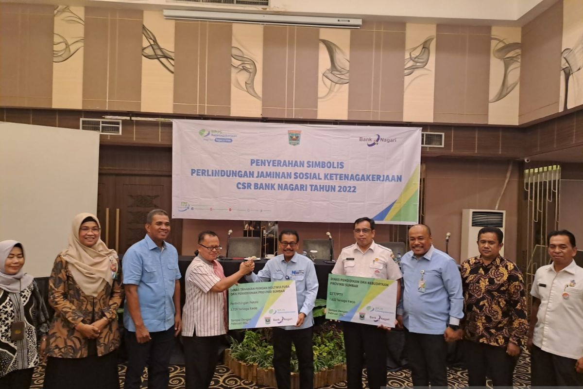 Bank Nagari serahkan kepesertaan jaminan sosial ketenagakerjaan GN lingkar CSR