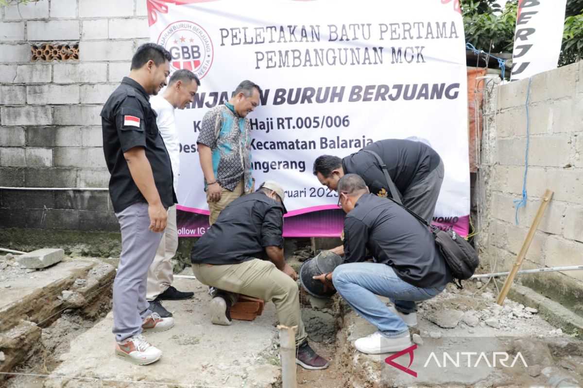 Tunjukkan Aksi Nyata, Ganjaran Buruh Berjuang Bangun Fasilitas MCK bagi Kaum Buruh di Banten