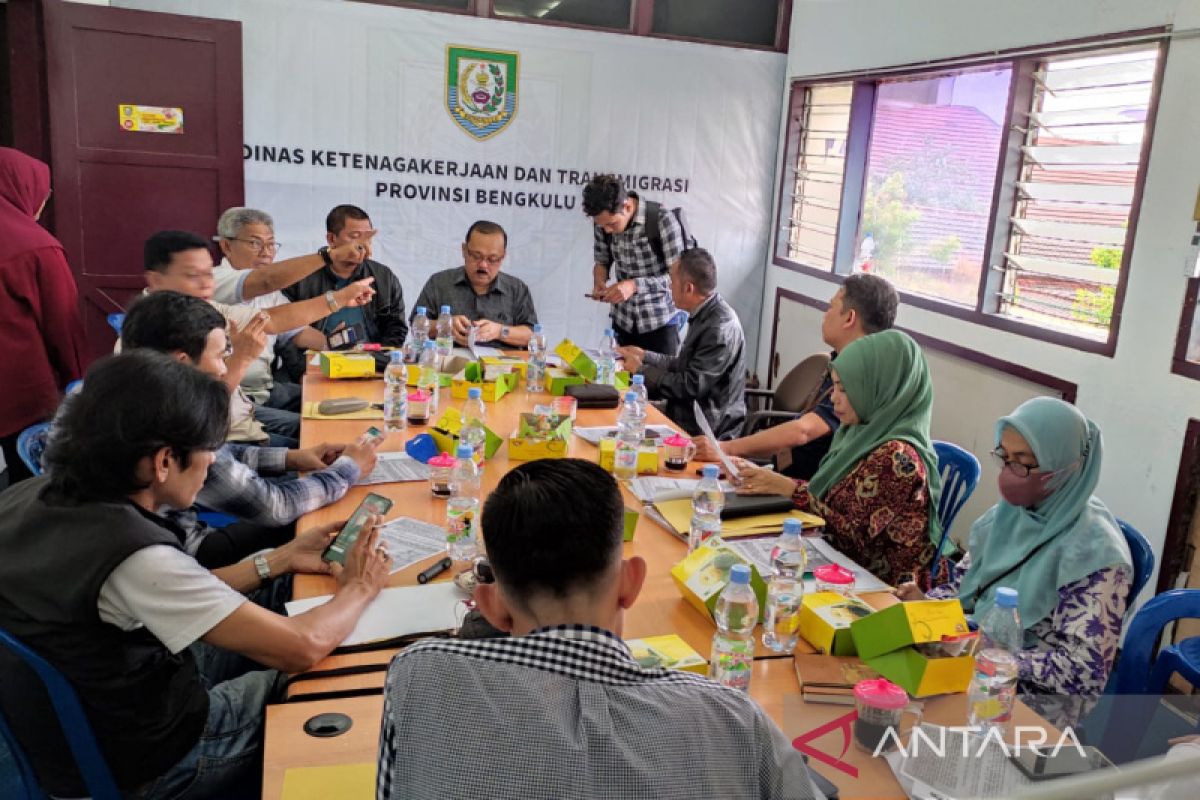 Disnakertrans awasi penerapan UMP dan UMK di Bengkulu